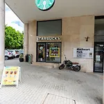 J - Designer Near Buda Castle - Sleeps 6 - 12 With Next Door Budapest