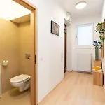 J - Designer Near Buda Castle - Sleeps 6 - 12 With Next Door Apartment