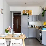 J - Designer Near Buda Castle - Sleeps 6 - 12 With Next Door Appartamento Budapest
