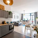 J - Designer Near Buda Castle - Sleeps 6 - 12 With Next Door 公寓