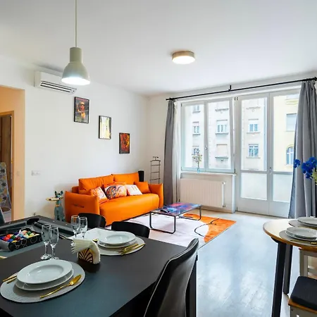 Designer Vintage Near Castle District Апартаменты