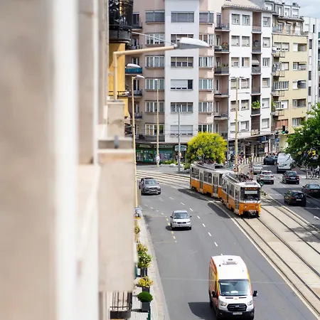 J - Designer Near Buda Castle - Sleeps 6 - 12 With Next Door *