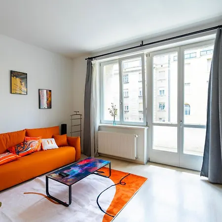 J - Designer Near Buda Castle - Sleeps 6 - 12 With Next Door *