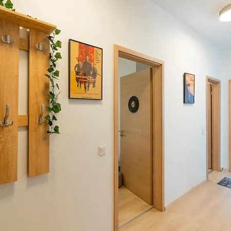 Designer Vintage Near Castle District Апартаменты