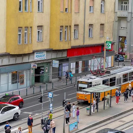 J - Designer Near Buda Castle - Sleeps 6 - 12 With Next Door Διαμέρισμα Βουδαπέστη