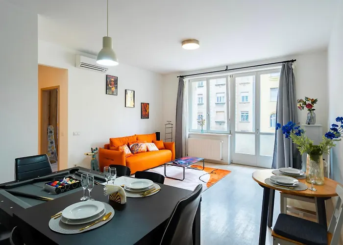 J - Designer Near Buda Castle - Sleeps 6 - 12 With Next Door Apartament