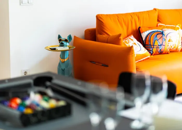 J - Designer Near Buda Castle - Sleeps 6 - 12 With Next Door Appartement Budapest