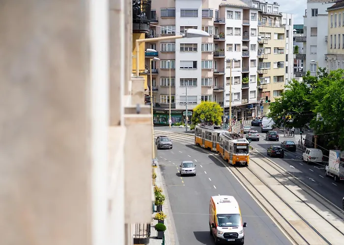 J - Designer Near Buda Castle - Sleeps 6 - 12 With Next Door *