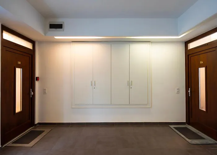 J - Designer Near Buda Castle - Sleeps 6 - 12 With Next Door Appartement Budapest