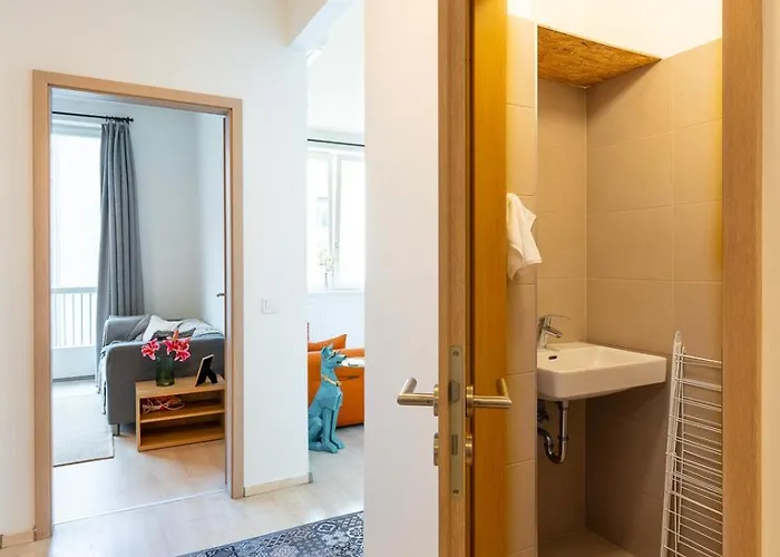J - Designer Near Buda Castle - Sleeps 6 - 12 With Next Door * Budapest