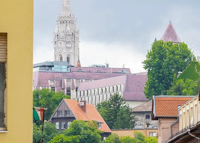 Apartament J - Designer Near Buda Castle - Sleeps 6 - 12 With Next Door Budapesta