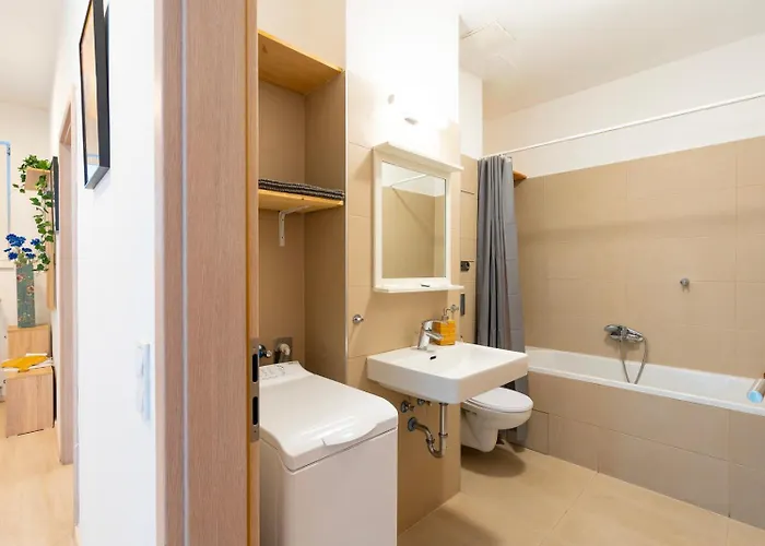 公寓 J Home - Designer Apartment Near Buda Castle - Sleeps 6 - 12 With Next Door 布达佩斯
