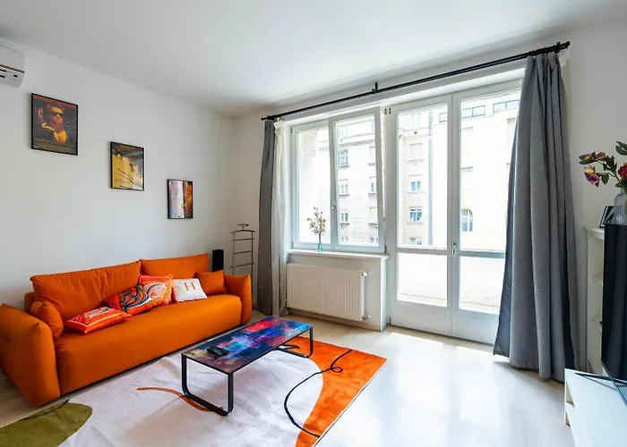 J - Designer Near Buda Castle - Sleeps 6 - 12 With Next Door *