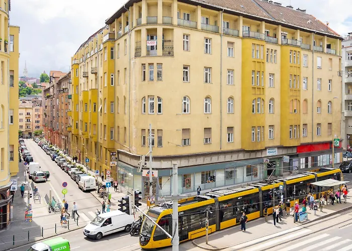J - Designer Near Buda Castle - Sleeps 6 - 12 With Next Door