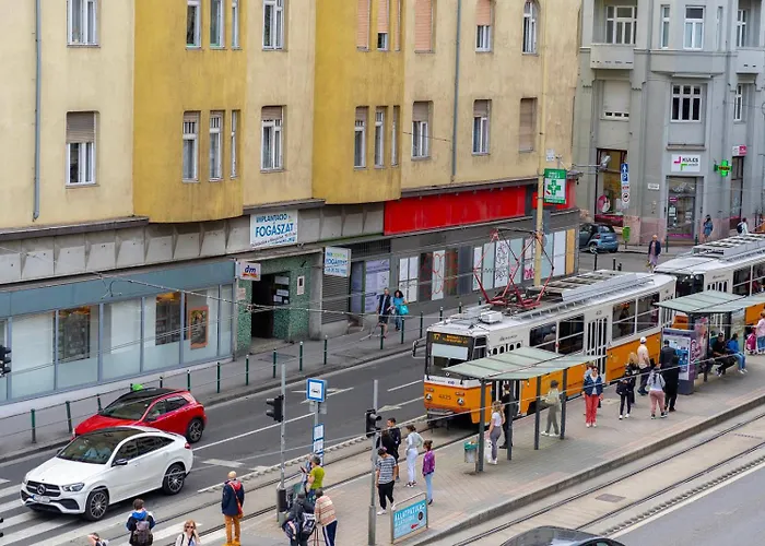 J - Designer Near Buda Castle - Sleeps 6 - 12 With Next Door Apartament Budapesta