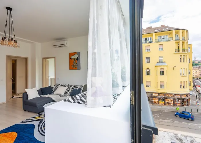 J - Designer Near Buda Castle - Sleeps 6 - 12 With Next Door * Budapest
