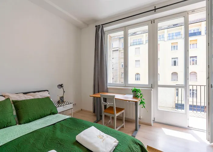 J - Designer Near Buda Castle - Sleeps 6 - 12 With Next Door Apartament