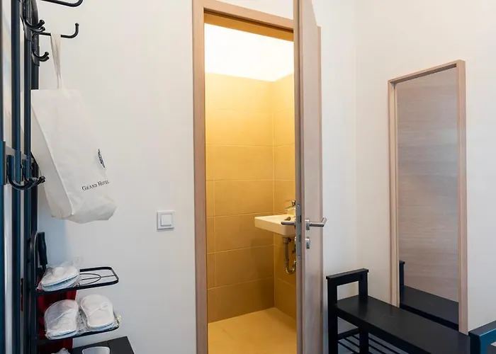 J - Designer Near Buda Castle - Sleeps 6 - 12 With Next Door Appartement Budapest