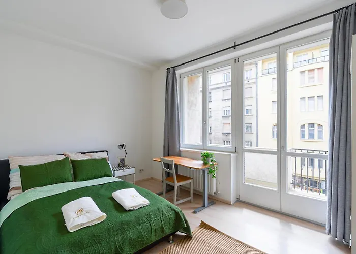 J - Designer Near Buda Castle - Sleeps 6 - 12 With Next Door * Budapest