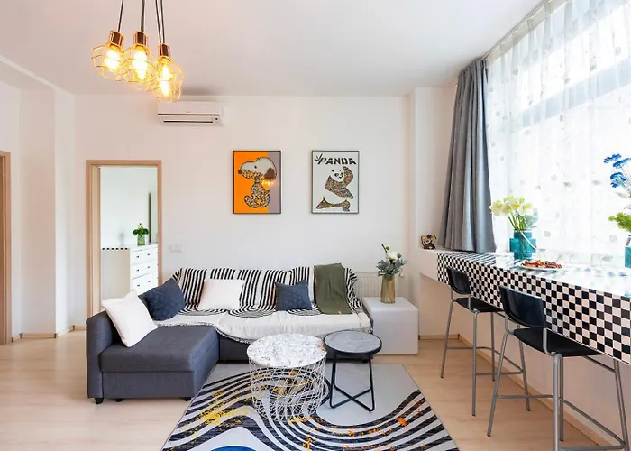 J - Designer Near Buda Castle - Sleeps 6 - 12 With Next Door Budapesta