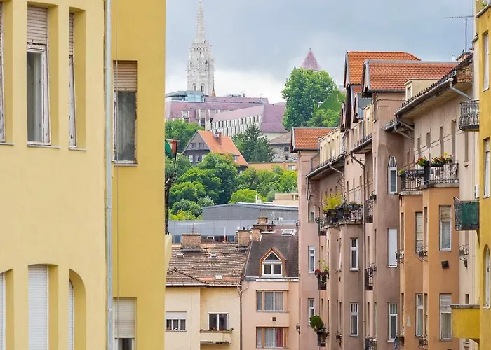 J - Designer Near Buda Castle - Sleeps 6 - 12 With Next Door