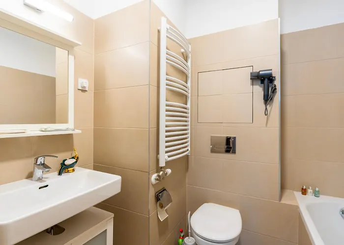 J Home - Designer Apartment Near Buda Castle - Sleeps 6 - 12 With Next Door 公寓 *