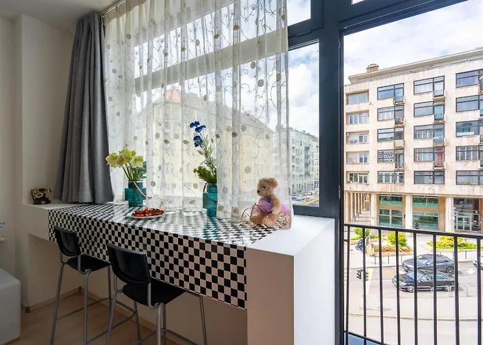 J - Designer Near Buda Castle - Sleeps 6 - 12 With Next Door *