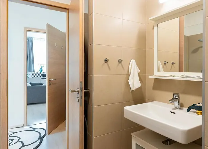 J - Designer Near Buda Castle - Sleeps 6 - 12 With Next Door * Budapest