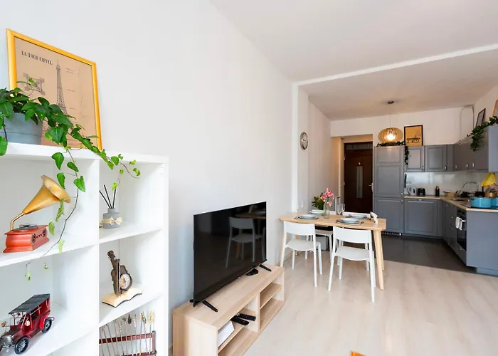 J - Designer Near Buda Castle - Sleeps 6 - 12 With Next Door Budapest
