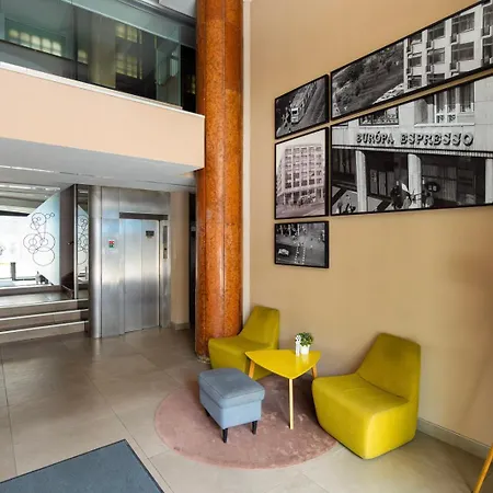 J - Designer Near Buda Castle - Sleeps 6 - 12 With Next Door Budapešť