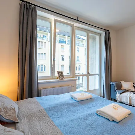 J - Designer Near Buda Castle - Sleeps 6 - 12 With Next Door * Budapešť