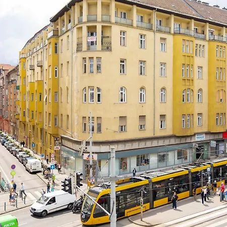 J - Designer Near Buda Castle - Sleeps 6 - 12 With Next Door