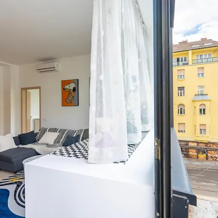 J - Designer Near Buda Castle - Sleeps 6 - 12 With Next Door * Budapešť