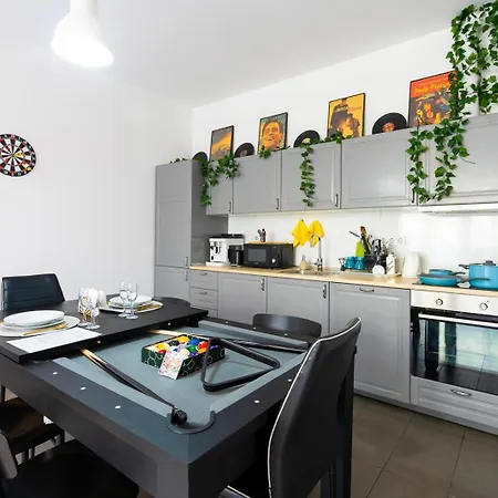 J - Designer Near Buda Castle - Sleeps 6 - 12 With Next Door